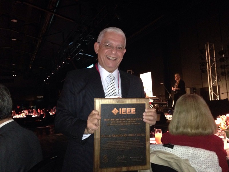 Prof. Paulo S. R. Diniz recebe o prêmio Charles A. Desoer do IEEE