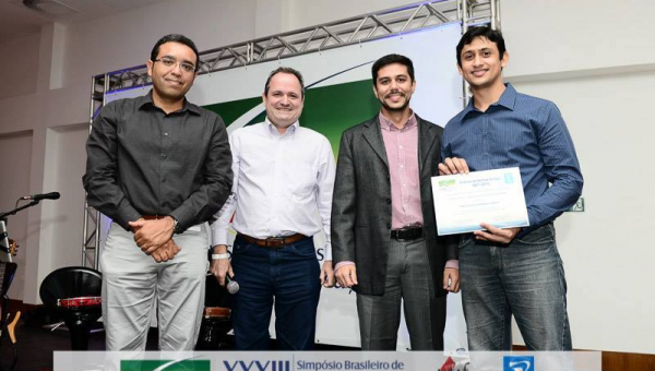 Felipe B. da Silva e o Prof. Wallace A. Martins ganham prêmio de melhor artigo no XXXIII Simpósio Brasileiro de Telecomunicações (SBrT 2015)